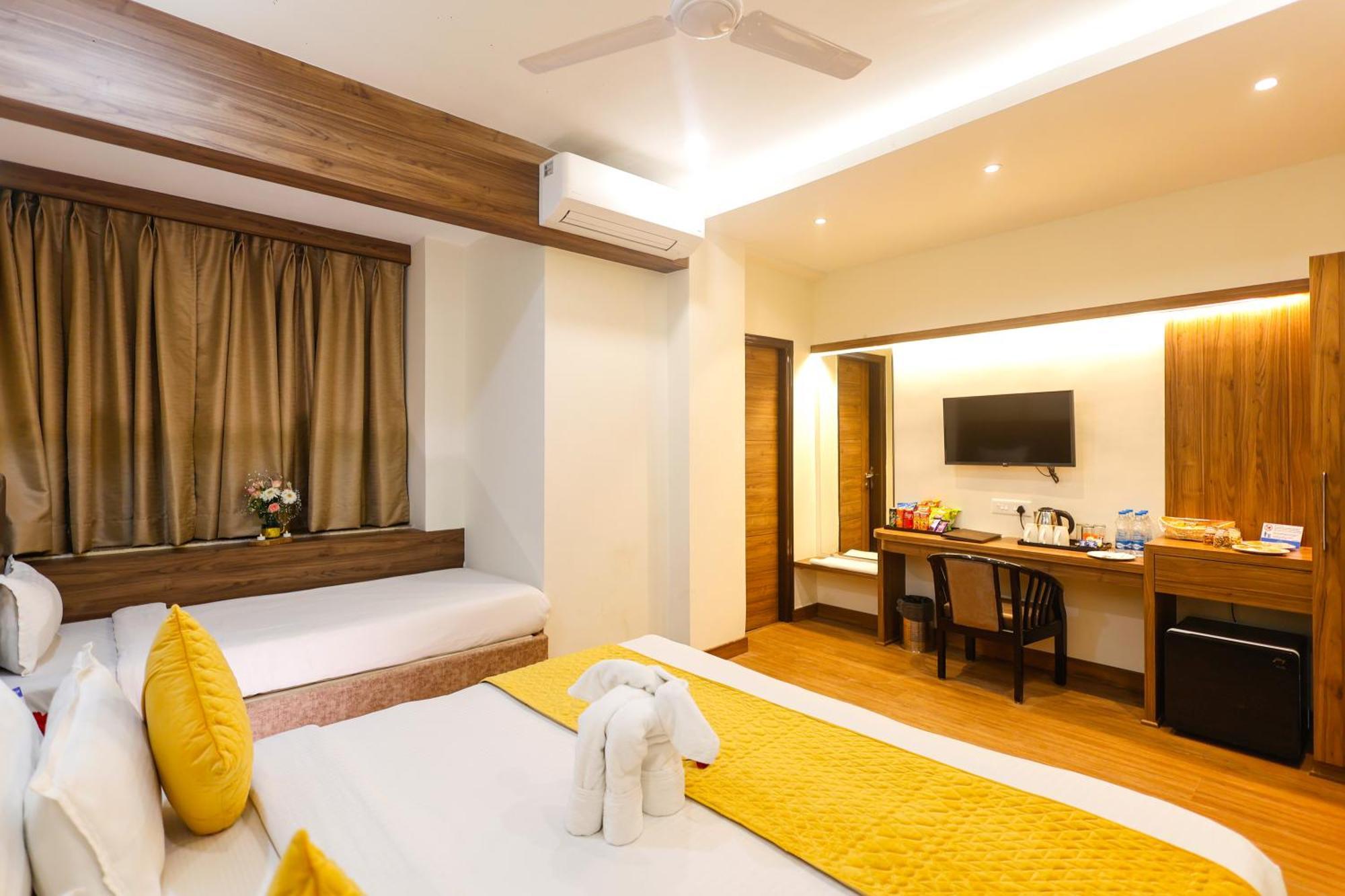 Hotel Dolphin International Варанасі Екстер'єр фото