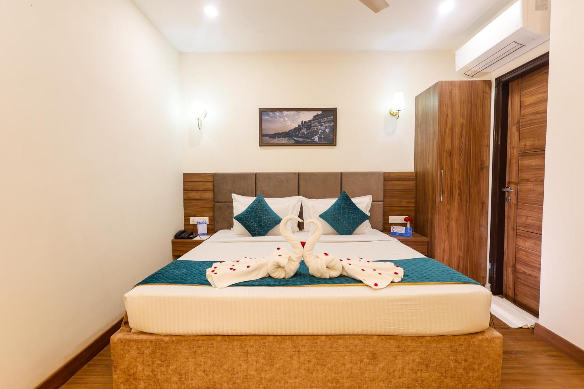 Hotel Dolphin International Варанасі Екстер'єр фото