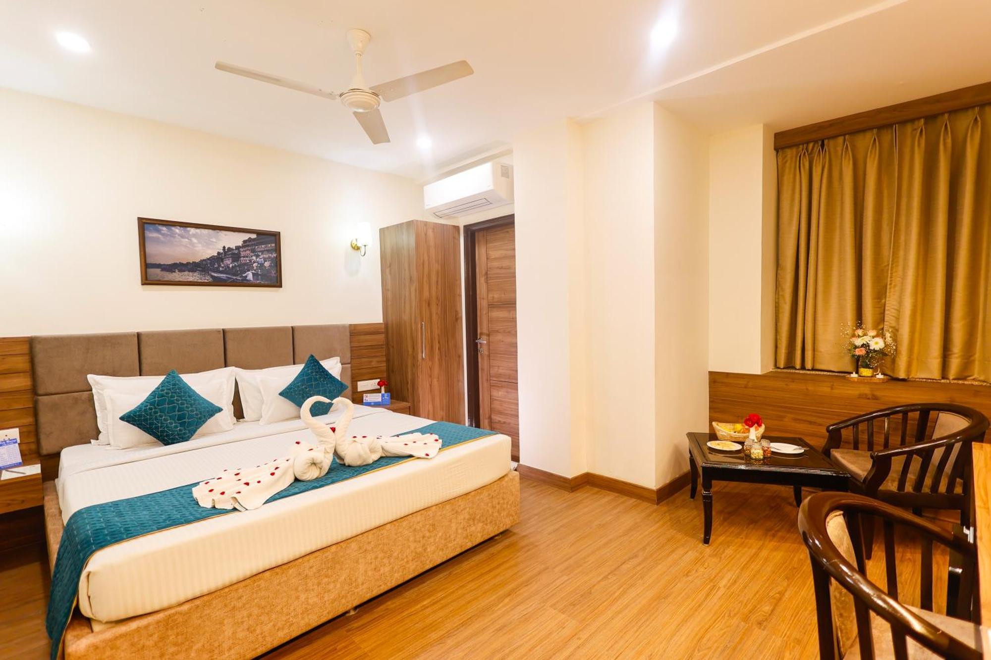 Hotel Dolphin International Варанасі Екстер'єр фото