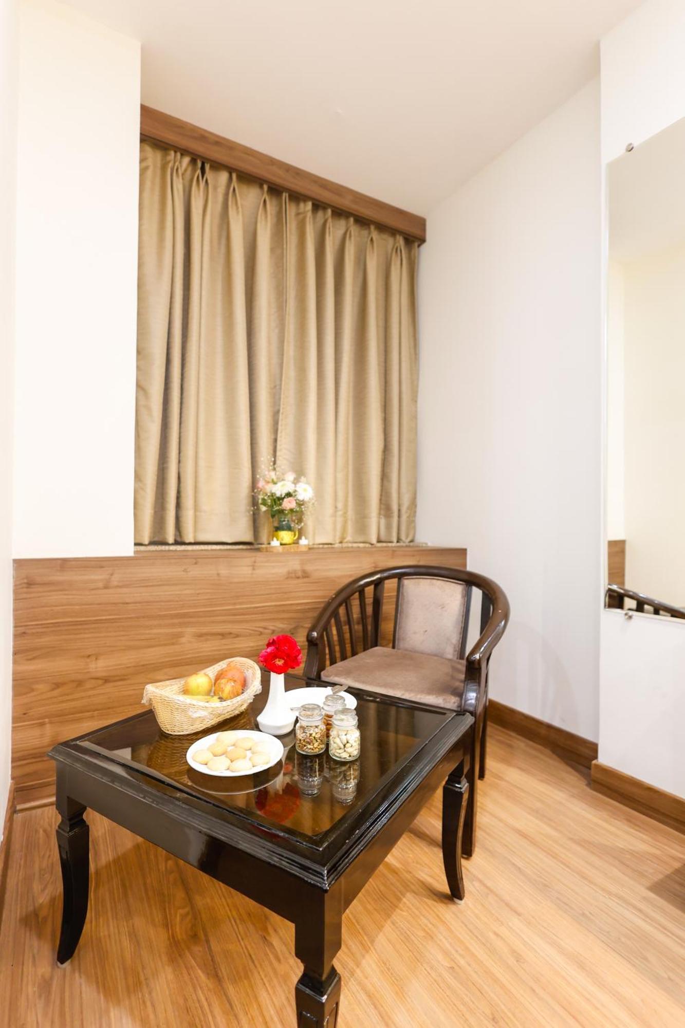 Hotel Dolphin International Варанасі Екстер'єр фото
