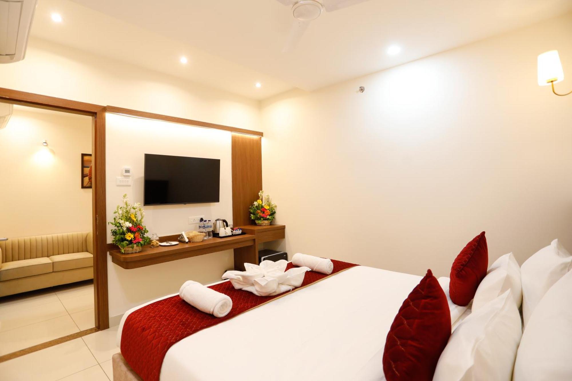 Hotel Dolphin International Варанасі Екстер'єр фото