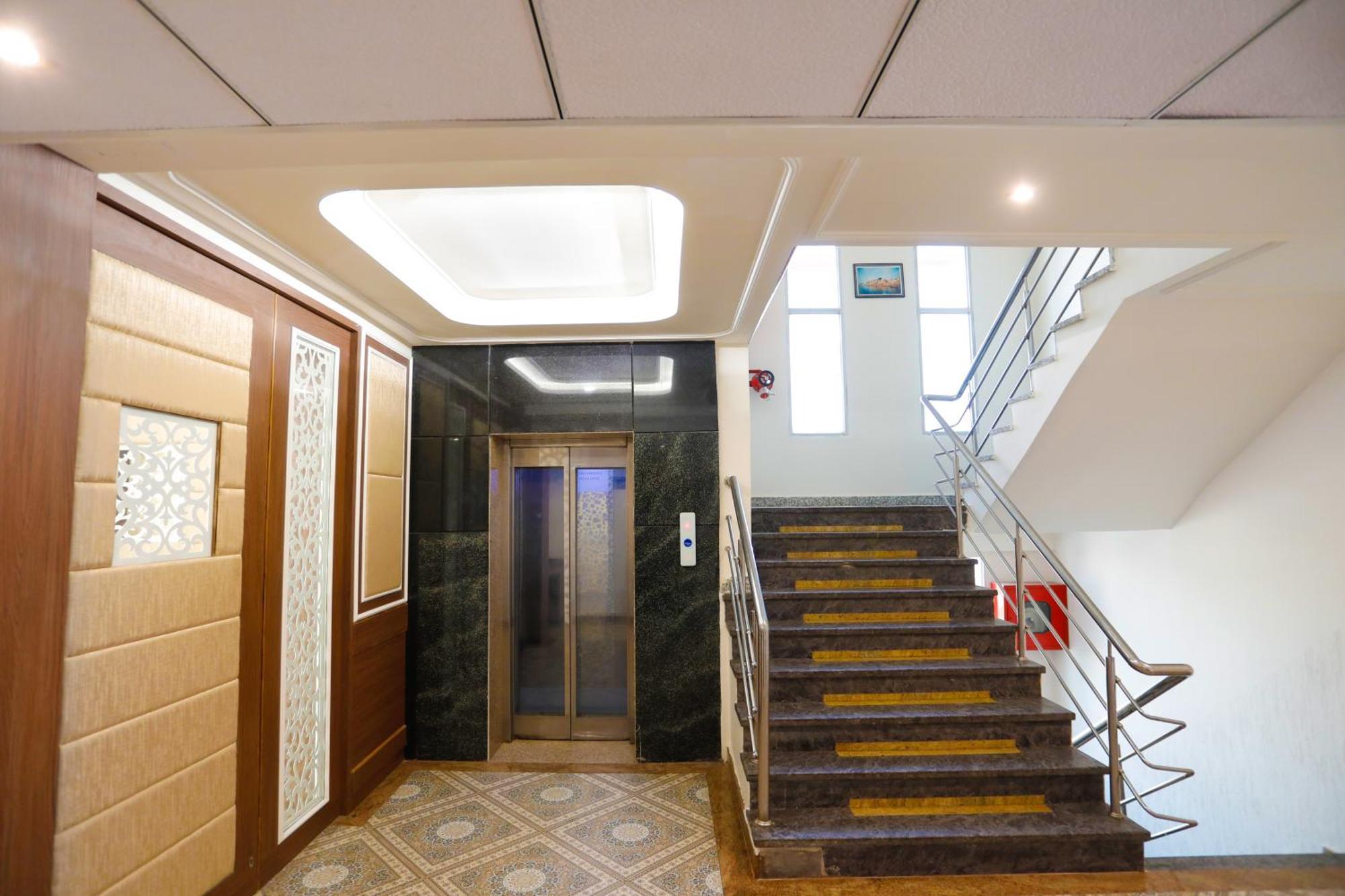 Hotel Dolphin International Варанасі Екстер'єр фото